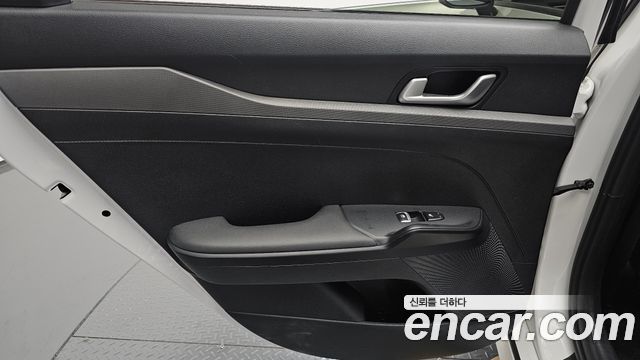 Kia K5 2023 — photo 15