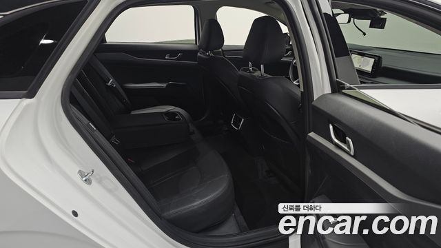 Kia K5 2023 — photo 16