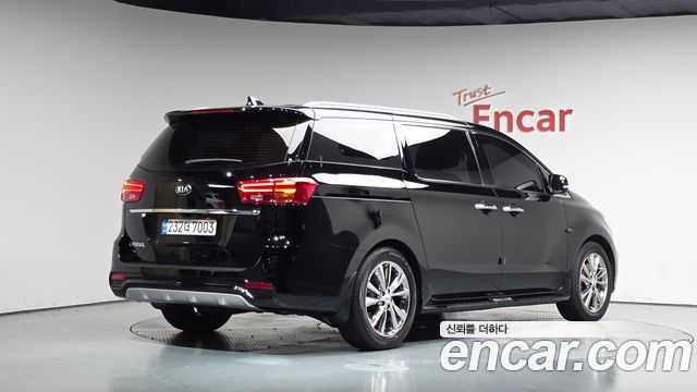 Kia Canival 2019 — photo 2