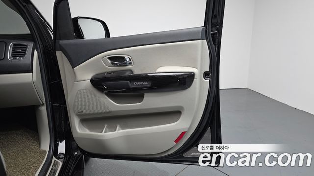 Kia Canival 2019 — photo 14