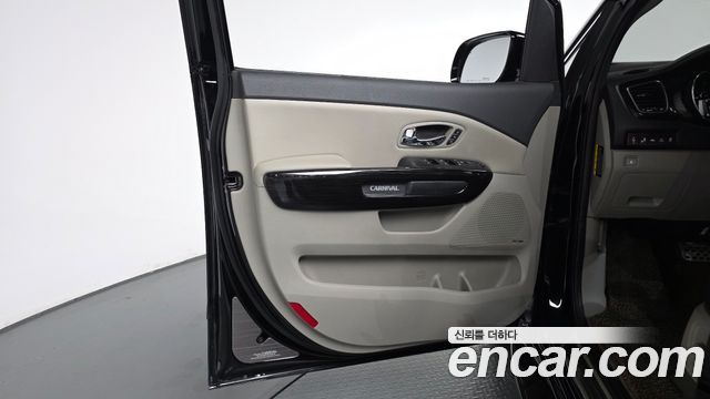 Kia Canival 2019 — photo 15