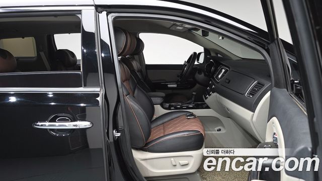 Kia Canival 2019 — photo 16