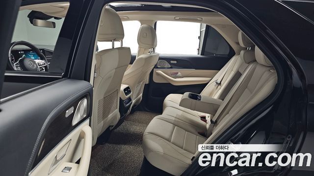 Mercedes-Benz GLE-Class 2022 — photo 17