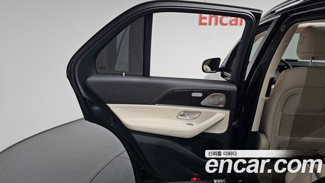 Mercedes-Benz GLE-Class 2022 — photo 15