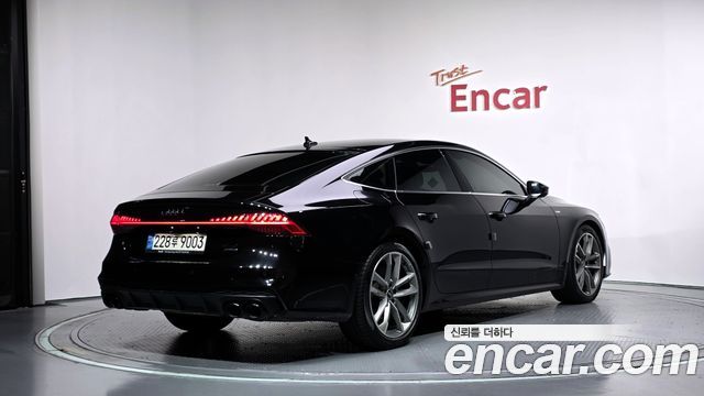 Audi A7 2021 — photo 2