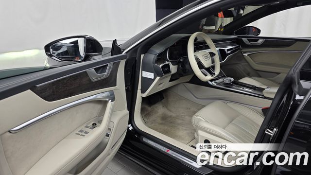 Audi A7 2021 — photo 10