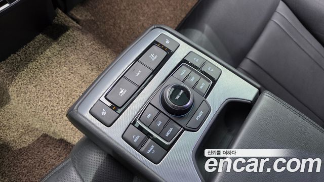 Genesis G80 2018 — photo 17