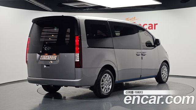 Hyundai Staria 2022 — photo 2