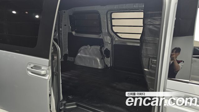 Hyundai Staria 2022 — photo 16