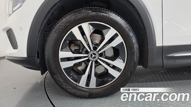 Mercedes-Benz GLB-Class 2021 — photo 5
