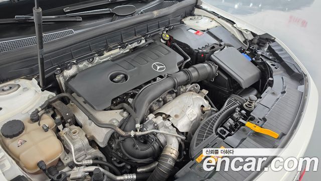 Mercedes-Benz GLB-Class 2021 — photo 6