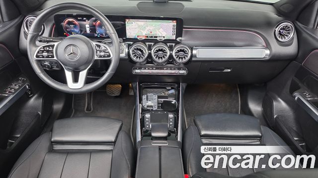 Mercedes-Benz GLB-Class 2021 — photo 10