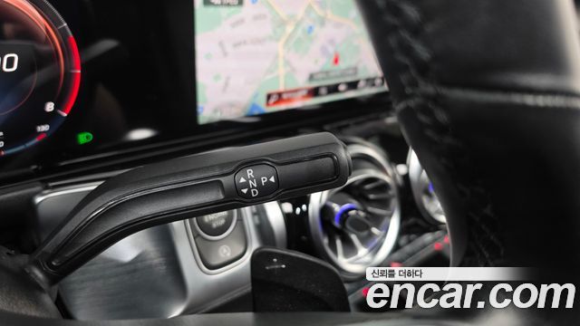 Mercedes-Benz GLB-Class 2021 — photo 12