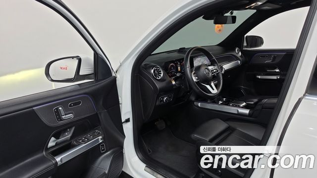 Mercedes-Benz GLB-Class 2021 — photo 13