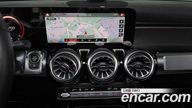 Mercedes-Benz GLB-Class 2021 — photo 18