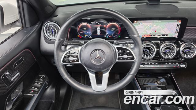 Mercedes-Benz GLB-Class 2021 — photo 19