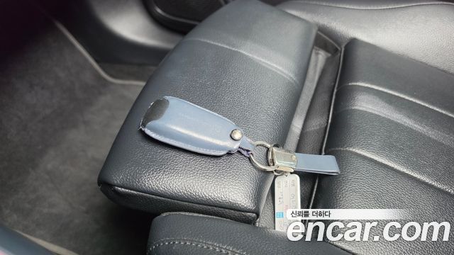 Mercedes-Benz GLB-Class 2021 — photo 21