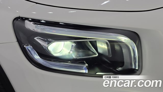 Mercedes-Benz GLB-Class 2021 — photo 8