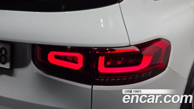 Mercedes-Benz GLB-Class 2021 — photo 9