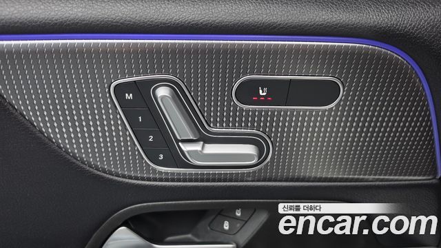 Mercedes-Benz GLB-Class 2021 — photo 29