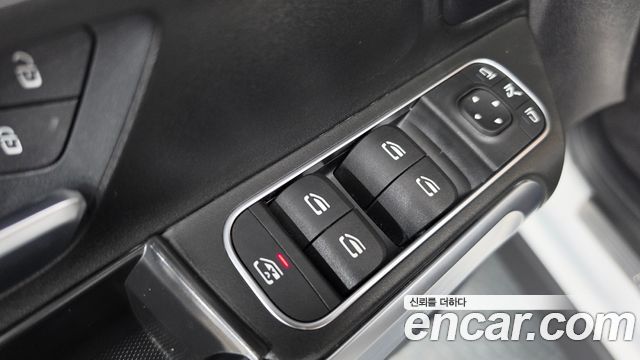 Mercedes-Benz GLB-Class 2021 — photo 32