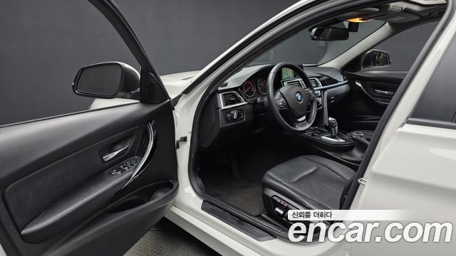 BMW 3-Series 2016 — photo 10