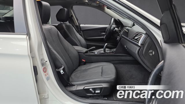 BMW 3-Series 2016 — photo 11