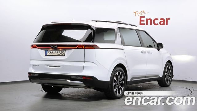 Kia Canival 2023 — photo 2
