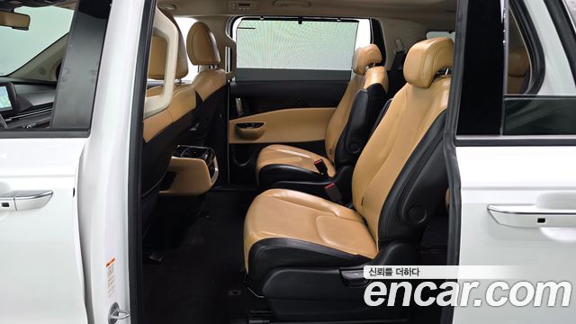 Kia Canival 2023 — photo 17