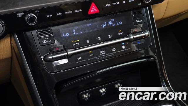Kia Canival 2023 — photo 24