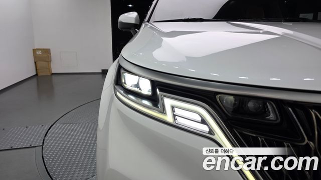 Kia Canival 2023 — photo 8