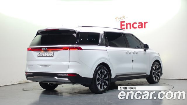 Kia Canival 2023 — photo 2
