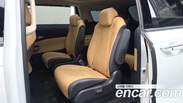 Kia Canival 2023 — photo 16