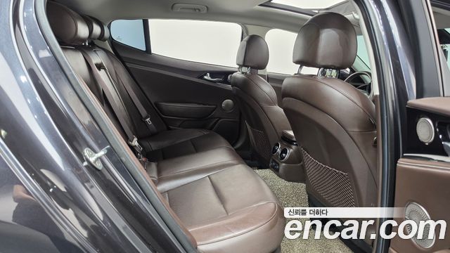 Kia Stinger 2018 — photo 17