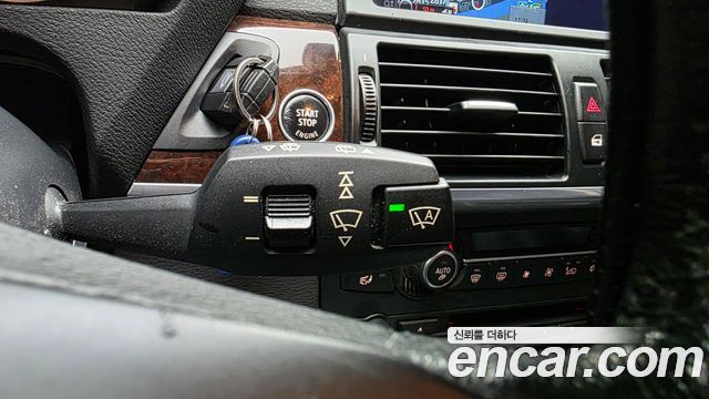BMW X5 2011 — photo 17