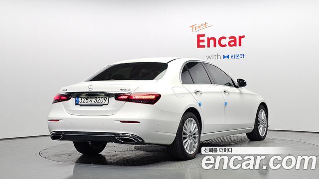 Mercedes-Benz E-Class 2021 — photo 2