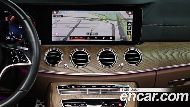 Mercedes-Benz E-Class 2021 — photo 19