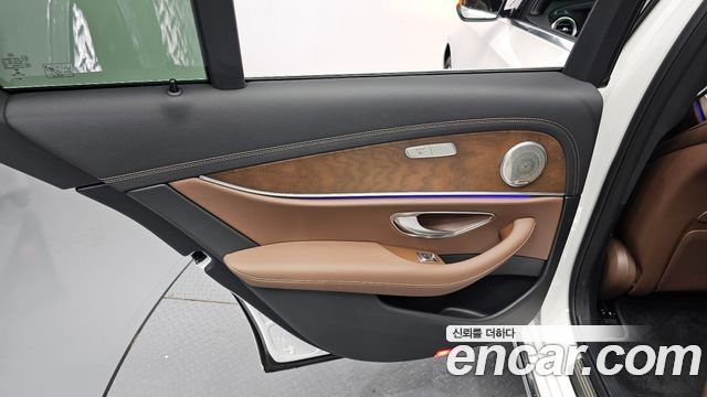 Mercedes-Benz E-Class 2021 — photo 15