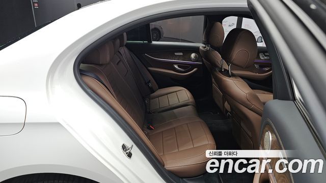 Mercedes-Benz E-Class 2021 — photo 16