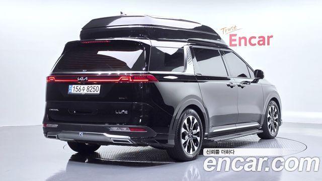 Kia Canival 2023 — photo 2