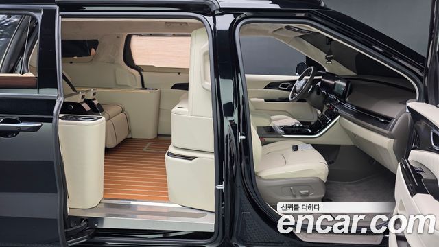 Kia Canival 2023 — photo 16