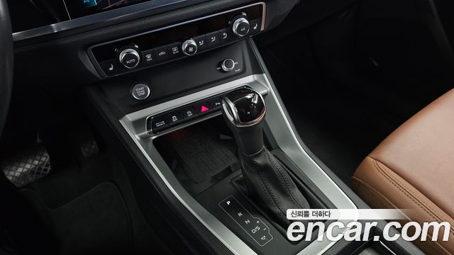Audi Q3 2020 — photo 12