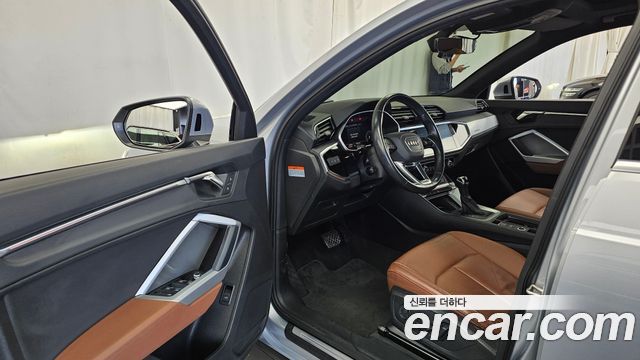 Audi Q3 2020 — photo 13