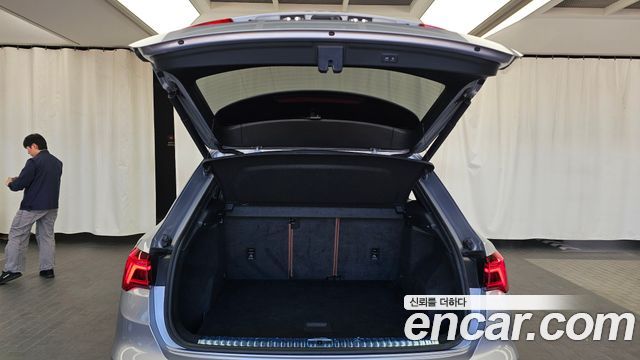 Audi Q3 2020 — photo 25