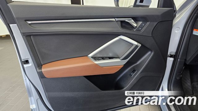 Audi Q3 2020 — photo 14