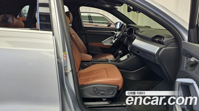 Audi Q3 2020 — photo 16