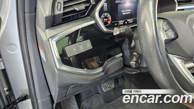 Audi Q3 2020 — photo 28