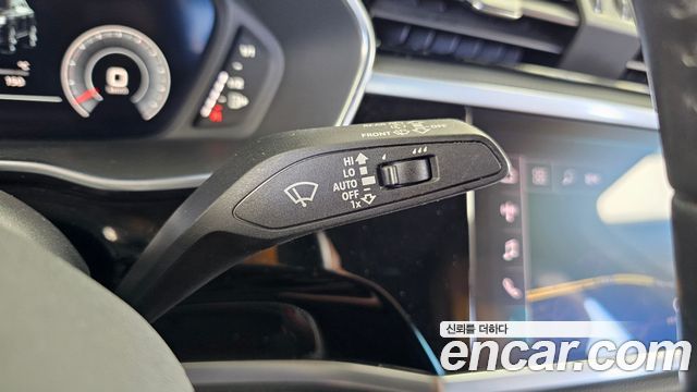 Audi Q3 2020 — photo 29