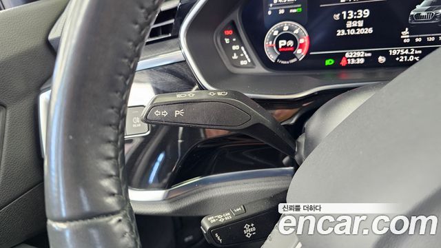 Audi Q3 2020 — photo 30