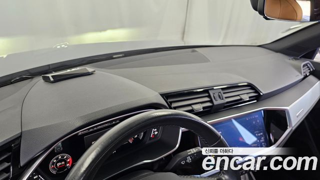 Audi Q3 2020 — photo 33
